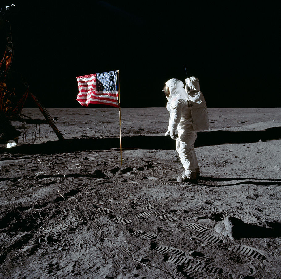 aldrin_and_the_flag_on_the_moon
